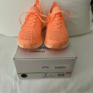 APL Techloom Zipline in Neon Peach/White sz 8